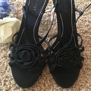 💥FINAL PRICE💥 NINE WEST black satin sandals.